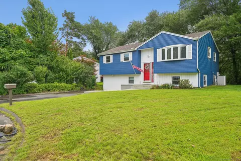 3 Jaybee Dr, Bloomfield, CT 06002