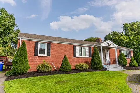 1655 King St, Enfield, CT 06082