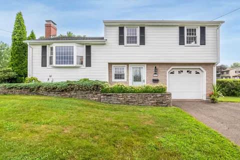 160 Stonehedge Dr, Newington, CT 06111
