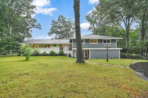 55 Natchaug Dr, Glastonbury, CT 06033