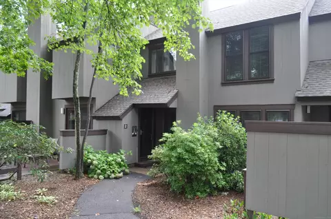 2 Twin Oak Ct #2, Avon, CT 06001