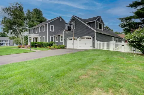 6 Rolling Meadow Dr, Wallingford, CT 06492
