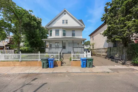 25 Deforest Ave, Bridgeport, CT 06607