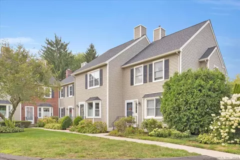 15 Daventry Hill Ln #15, Suffield, CT 06078