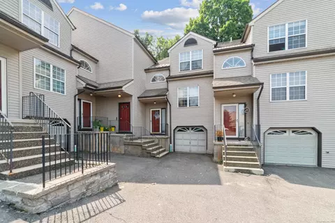 19 Taft Pt #68, Waterbury, CT 06708