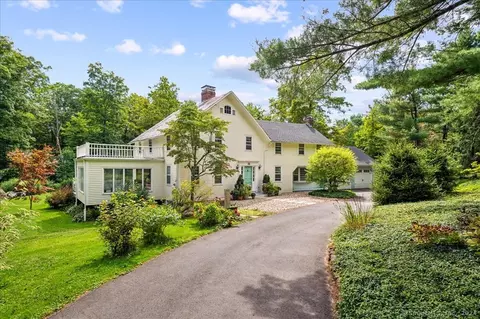 16 Woodchuck Hill Rd, Simsbury, CT 06092