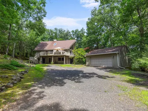 11 Ledgewood Rd, Canton, CT 06019