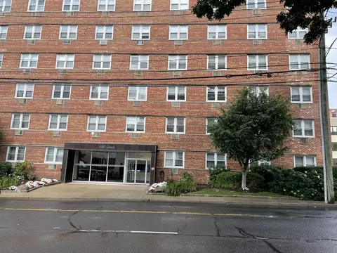 140 Grove St #5B, Stamford, CT 06901