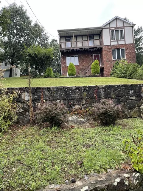 212 Geddes Ter, Waterbury, CT 06708