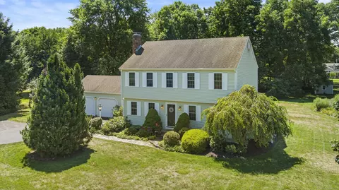 35 River View Ct, Cheshire, CT 06410