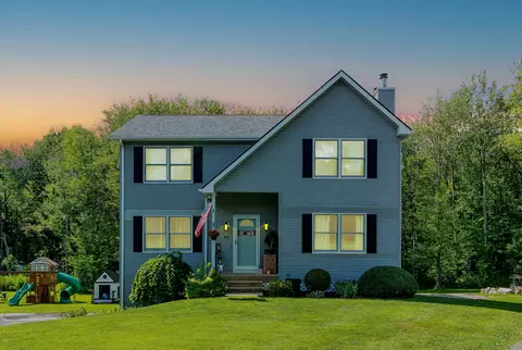 40 Tiffany Ln, Bristol, CT 06010