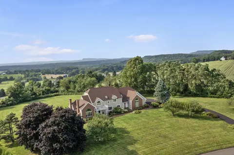 5 Turnberry Rd, Wallingford, CT 06492