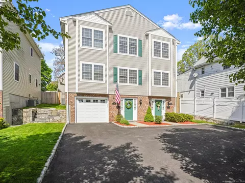 105 Dean St, Stamford, CT 06902