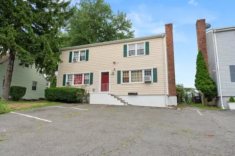 103 Holcomb Ave, Stamford, CT 06906