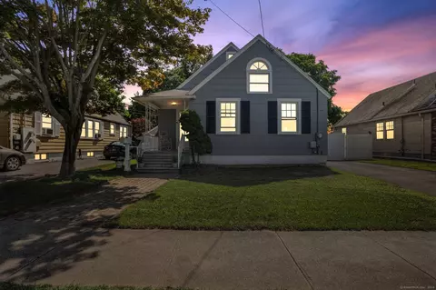 57 Elm St, East Haven, CT 06512