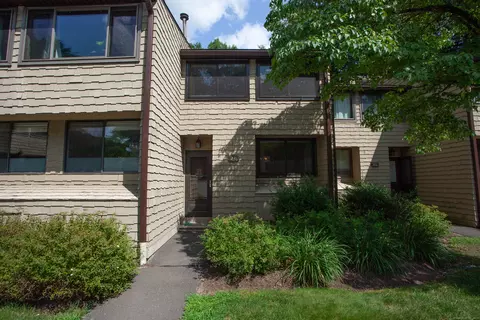 2 Gillette Ct # B, Simsbury, CT 06070