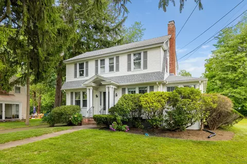 18 Tecumseh Rd, West Hartford, CT 06117