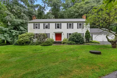 14 Lorraine Dr, Woodbridge, CT 06525