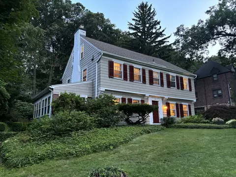 82 Blake Rd, Hamden, CT 06517