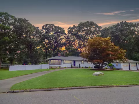 1 Birchwood Dr, Ansonia, CT 06401