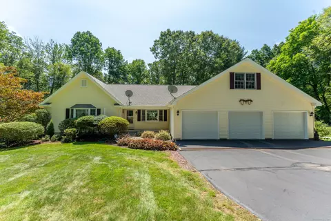55 Blossom Dr, Pomfret, CT 06259