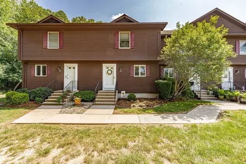 142 Candlewood Dr #142, Enfield, CT 06082