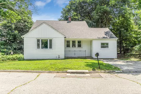 32 Pine St, Norwich, CT 06360