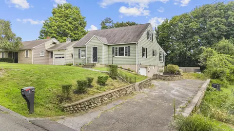 8 Chestnut St, Seymour, CT 06483