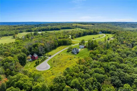 9 Meadowcrest Dr N, Goshen, CT 06756