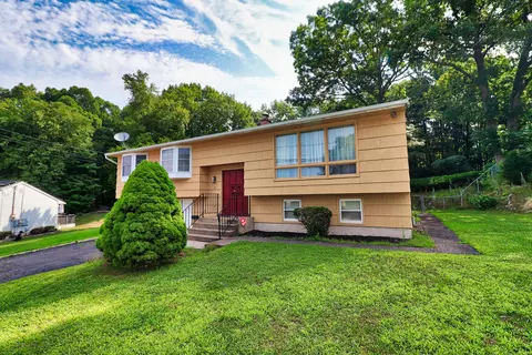 221 Windy Dr, Waterbury, CT 06705