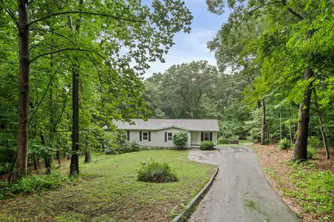 28 Chestnut Hill Rd, Montville, CT 06382