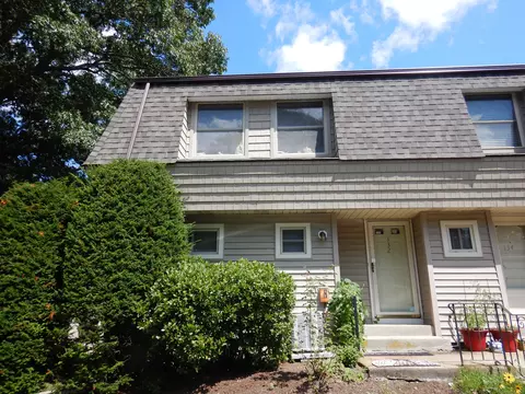 132 Sheraton Ln #132, Norwich, CT 06360
