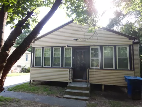 2 Old Norwich Rd, Waterford, CT 06375