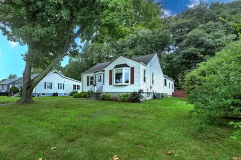34 Overlook Dr, Milford, CT 06460