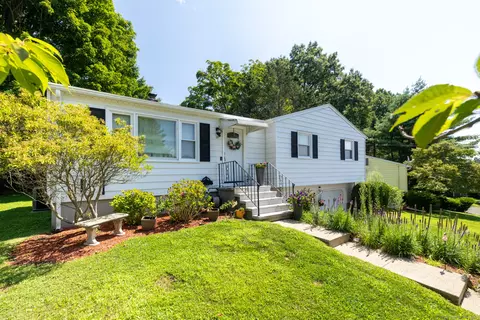 39 W Hill Ter, Naugatuck, CT 06770