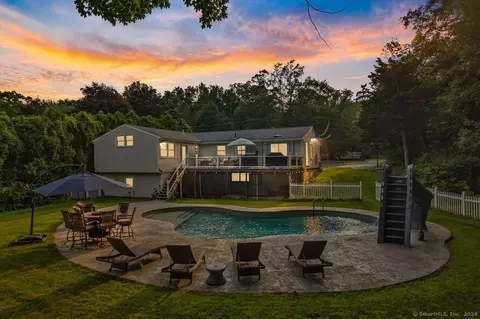 712 Country Club Rd, Middletown, CT 06457