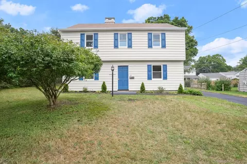 39 Windsong Ln, Milford, CT 06460