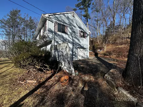 149 40 Acre Mountain Rd, Danbury, CT 06811