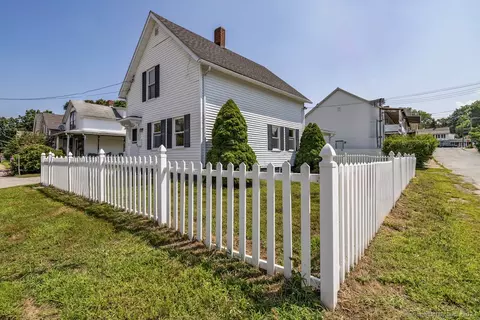 125 Mathewson St, Griswold, CT 06351