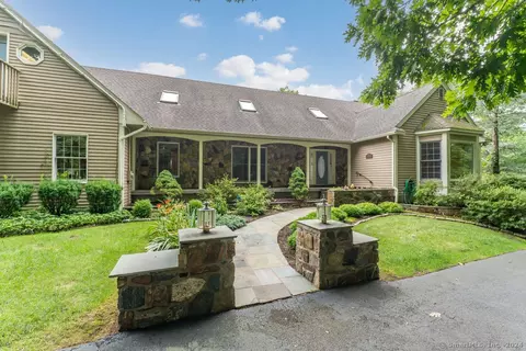 383 County Rd, Guilford, CT 06437