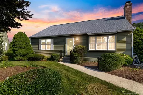 29 Aylesbury Cir #29, Madison, CT 06443