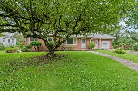 16 Beverly Rd, Wethersfield, CT 06109