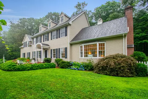 41 Curtiss Mdws, Woodbury, CT 06798