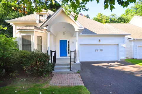 20 Brettonwood Dr #20, Simsbury, CT 06070