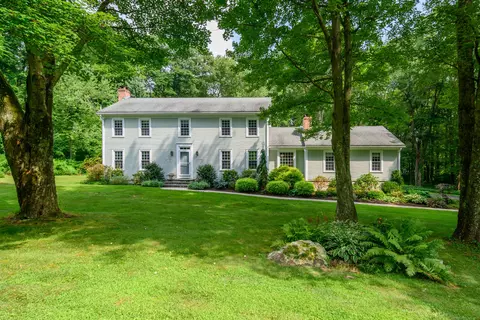 3 Monitor Hill Rd, Newtown, CT 06470
