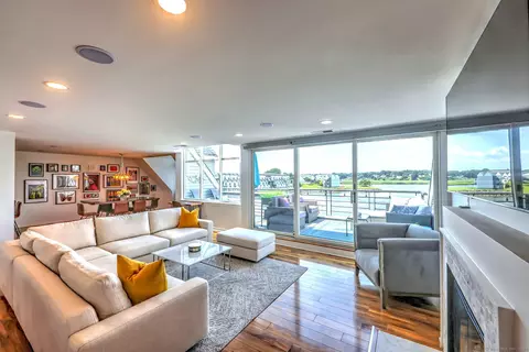 433 Popes Island Rd #433, Milford, CT 06461
