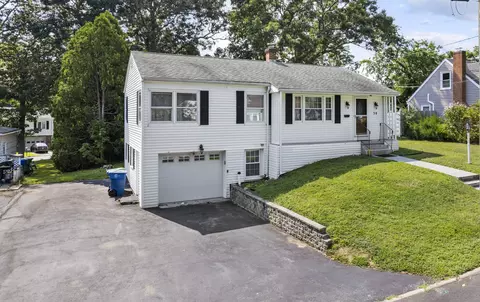 30 Forest St, Waterford, CT 06385