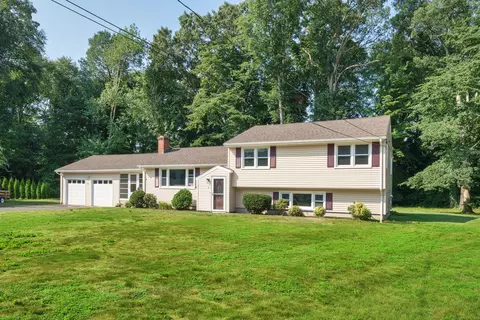 15 Elliot Ct, North Haven, CT 06473