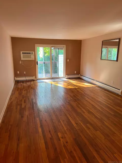5 Carillon Dr #C, Rocky Hill, CT 06067