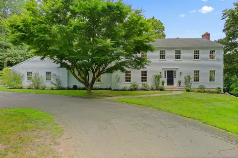 70 Bennington Pl, New Canaan, CT 06840